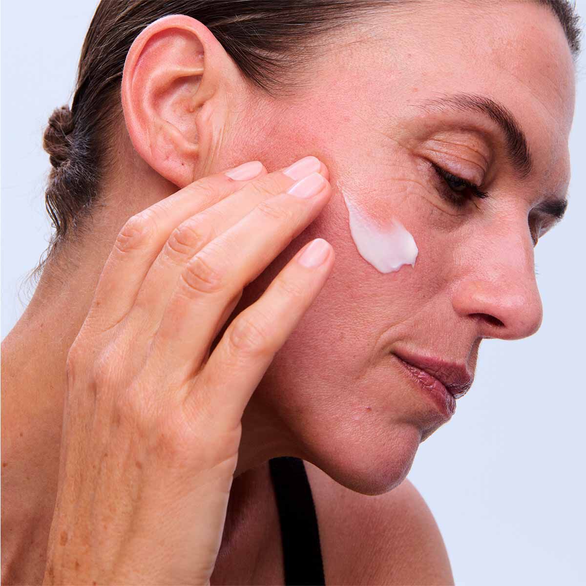 Nutri-Lumiere Day Cream: Day Moisturiser | CLARINS® Singapore