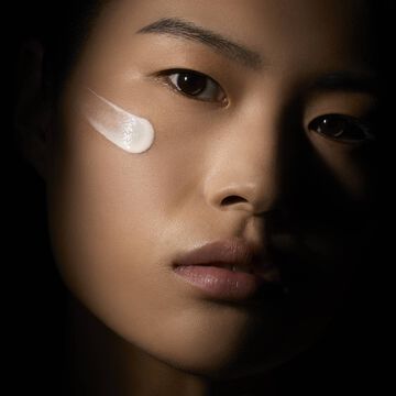 Precious Revitalizing UV Protection SPF 50