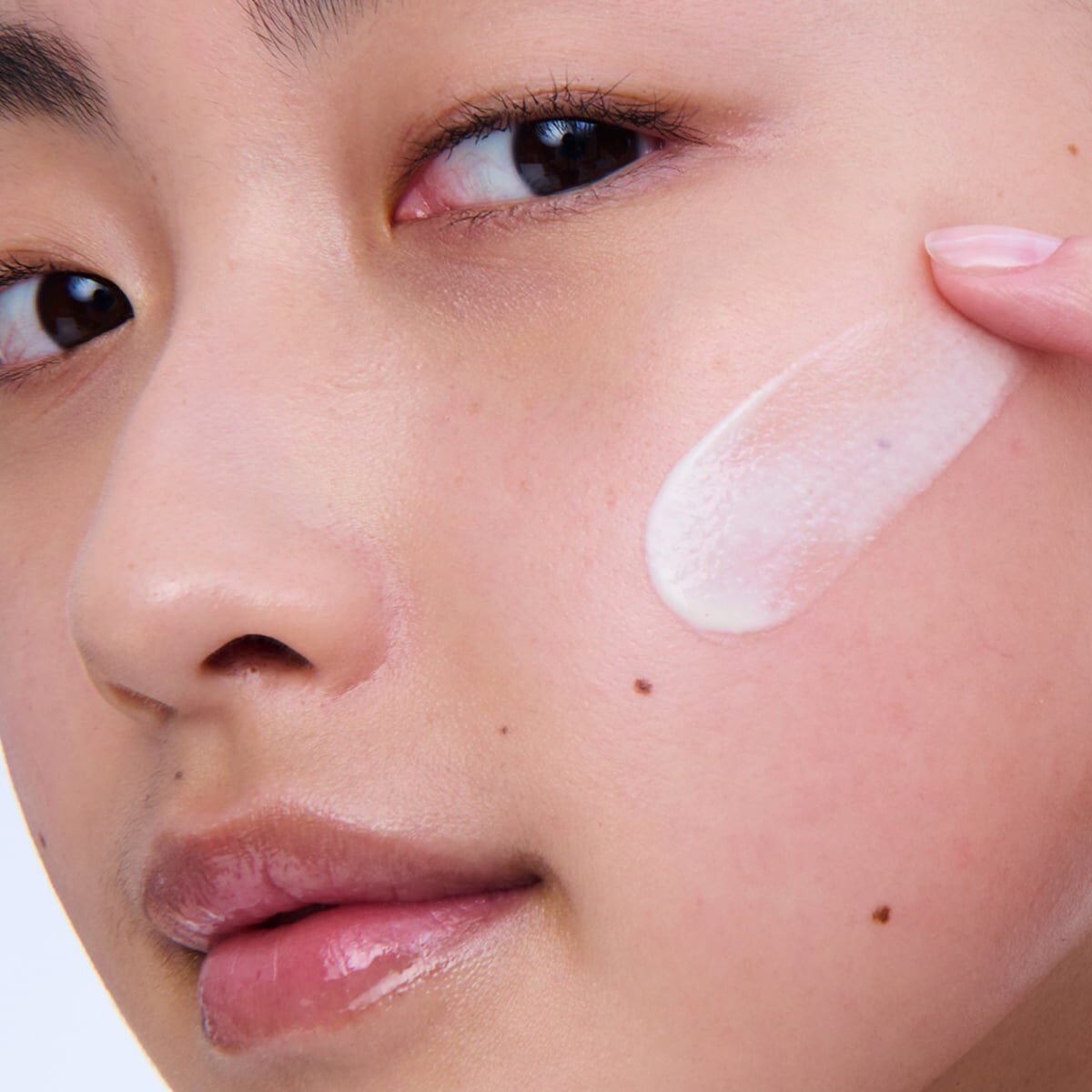 Precious Revitalizing UV Protector SPF 50 | CLARINS®