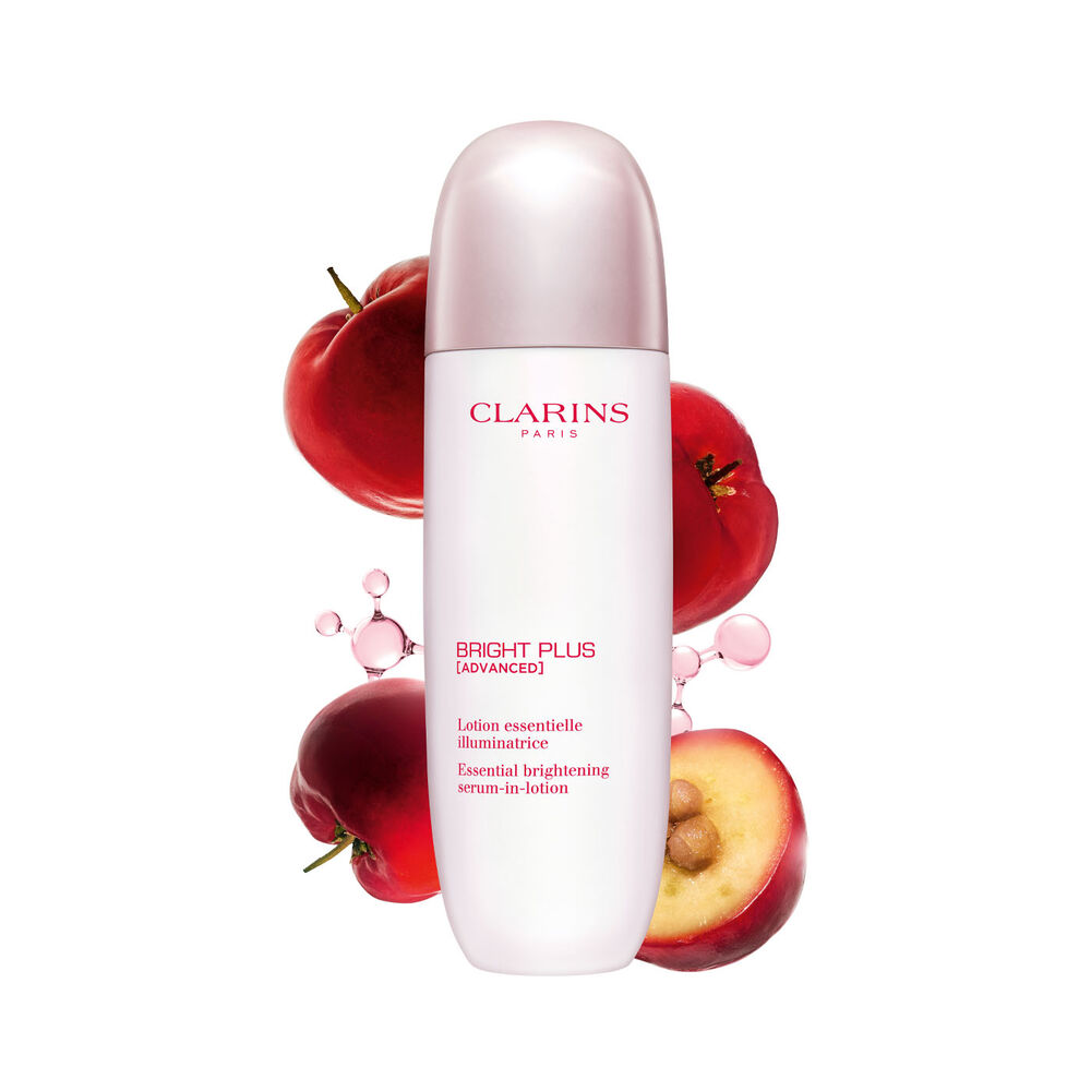 Packshot of Clarins Brightening Lotion placed next to acerola fruits and a niacinamide molecule on a light grey background.