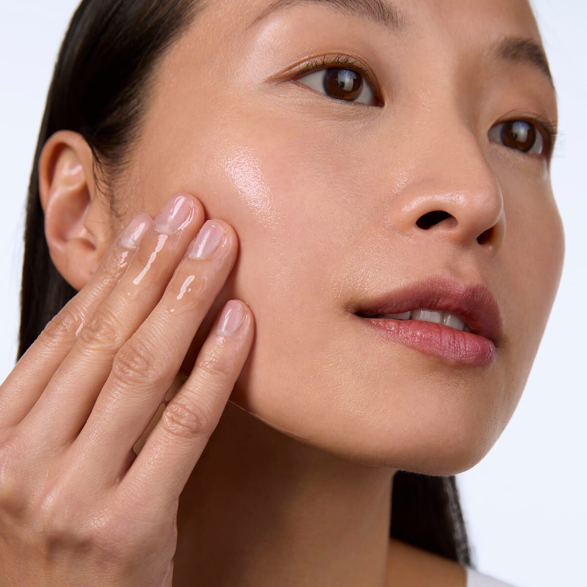 Super Restorative Treatment Essence: Anti-Ageing Toner | CLARINS