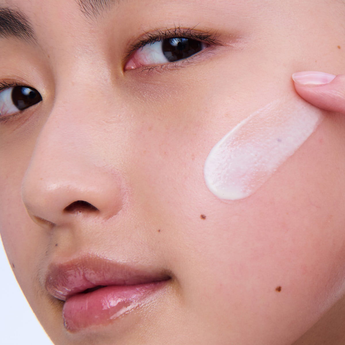 Precious Revitalizing UV Protector SPF 50 | CLARINS®