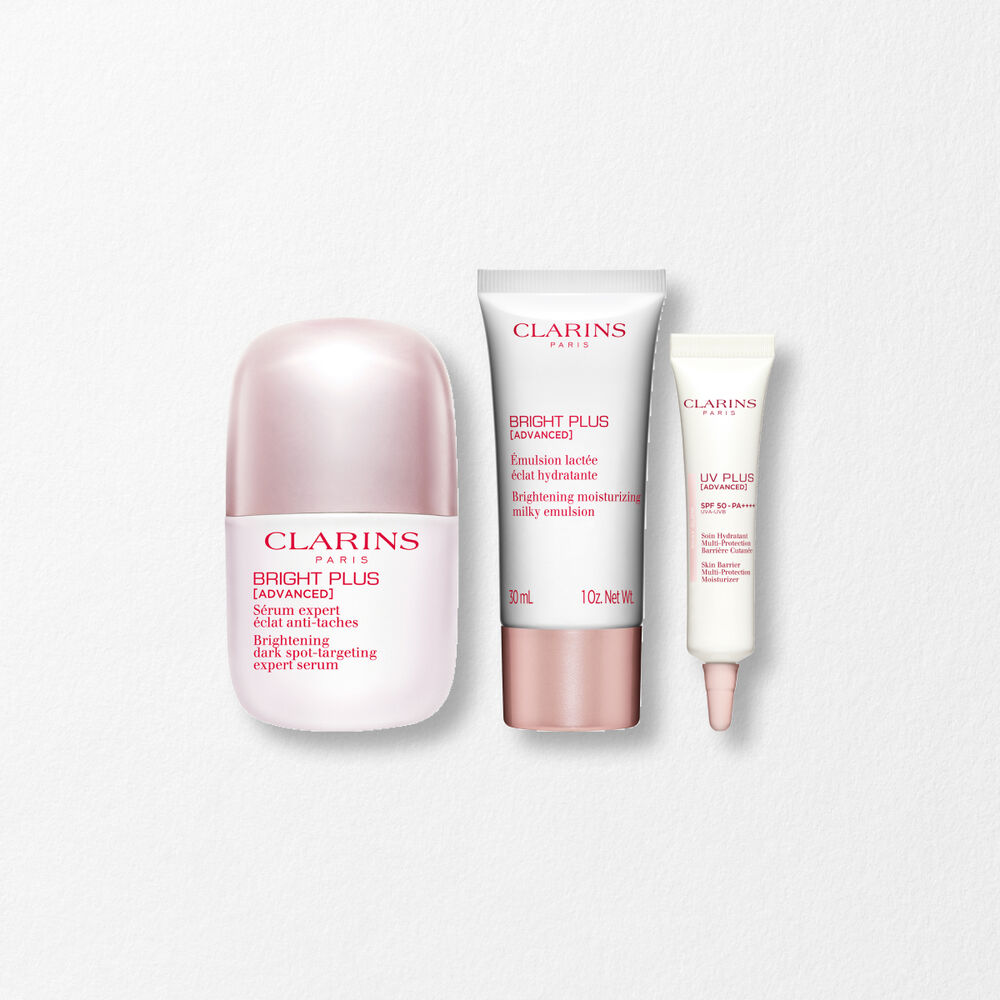 Packshot of Clarinsn anti-blemish niacinamide serum placed next to acerola fruits and a niacinamide molecule
