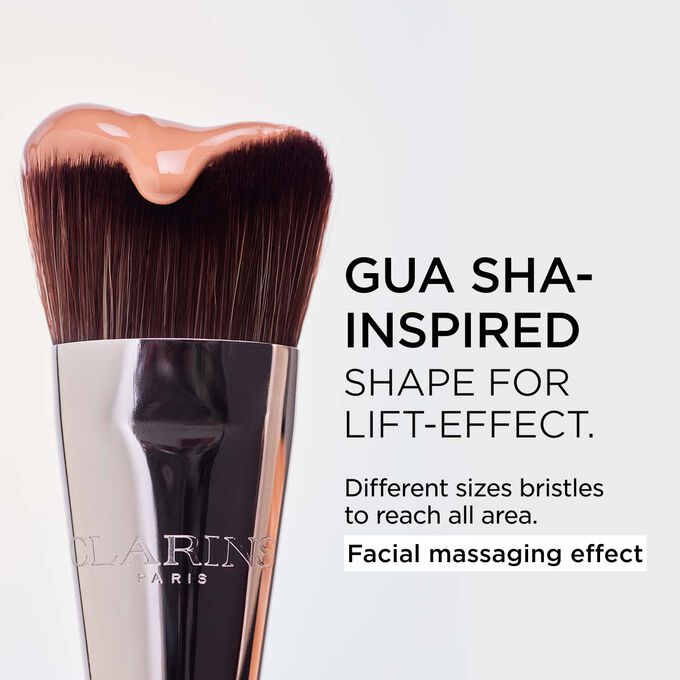 Focus on Double Serum Foundation brushes with different bristle sizes for reaching all areas and providing a facial massaging effect