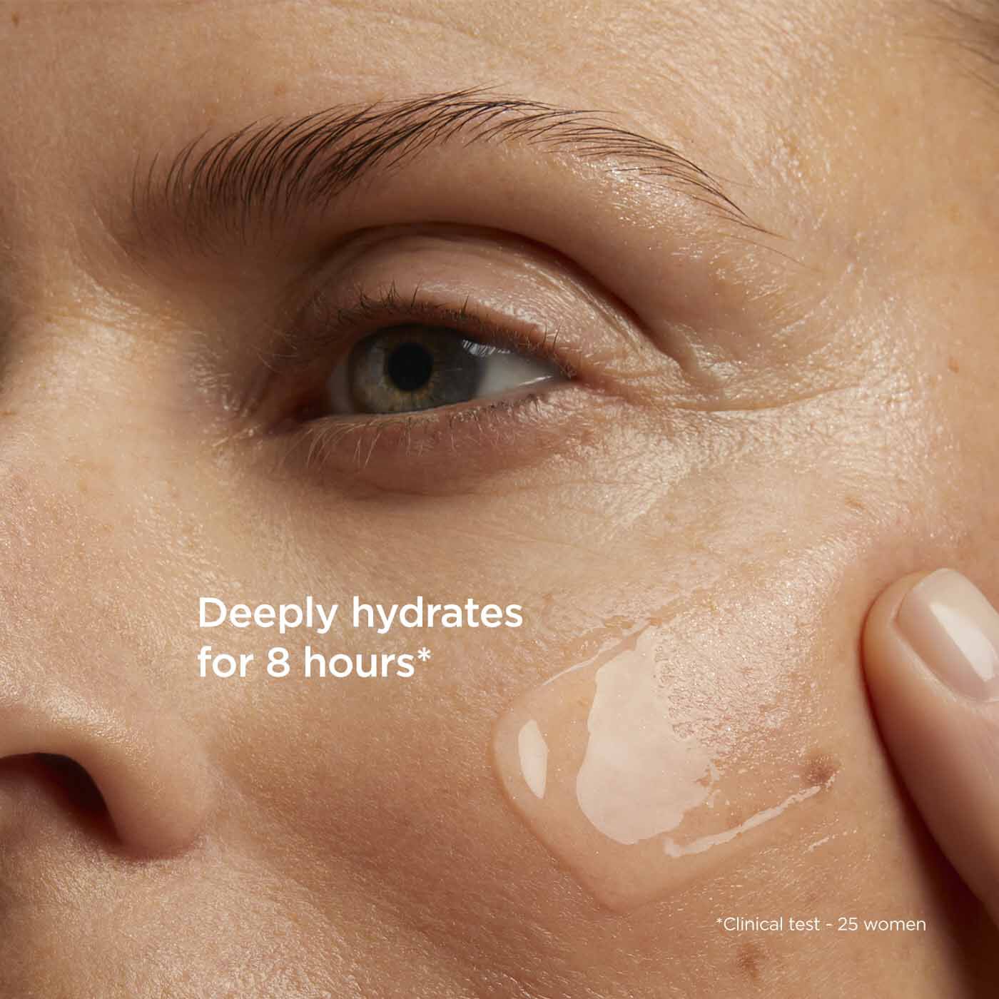 Super Restorative Treatment Essence: Anti-Ageing Toner | CLARINS
