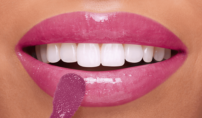 Mouth animation- apply lip oil cherry colour