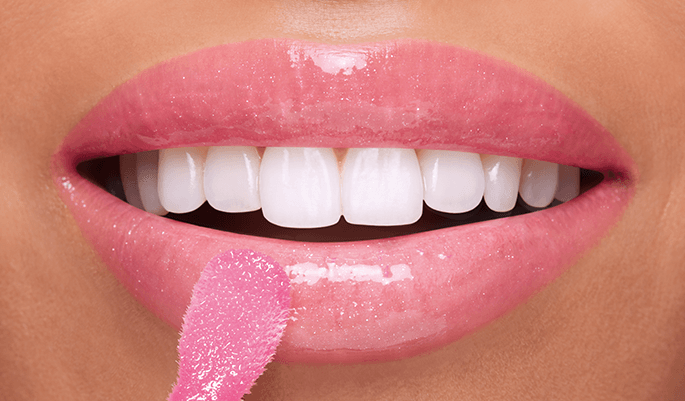 Mouth animation- apply lip oil cherry colour