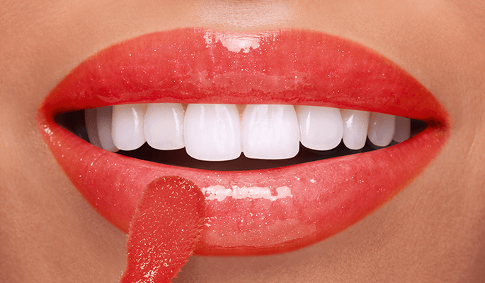Mouth animation- apply lip oil cherry colour