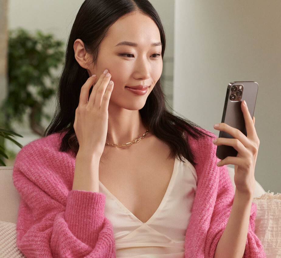 Live chat consultations with Beauty Experts, Virtual Try On Service & more | CLARINS® SG