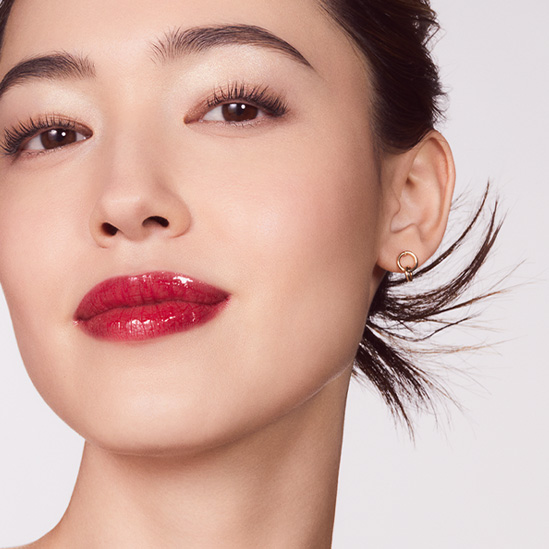 Model visual applied lip comfort oil