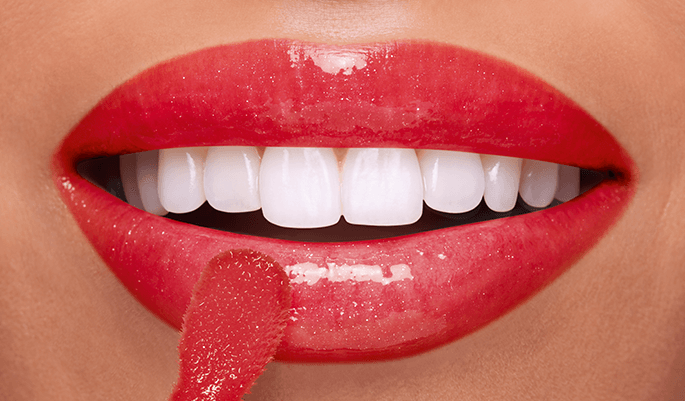Mouth animation- apply lip oil cherry colour